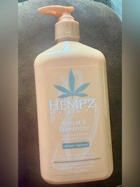 Hempz Apricot & Clementine Body Moisturizer - Peach/Tan Bottle